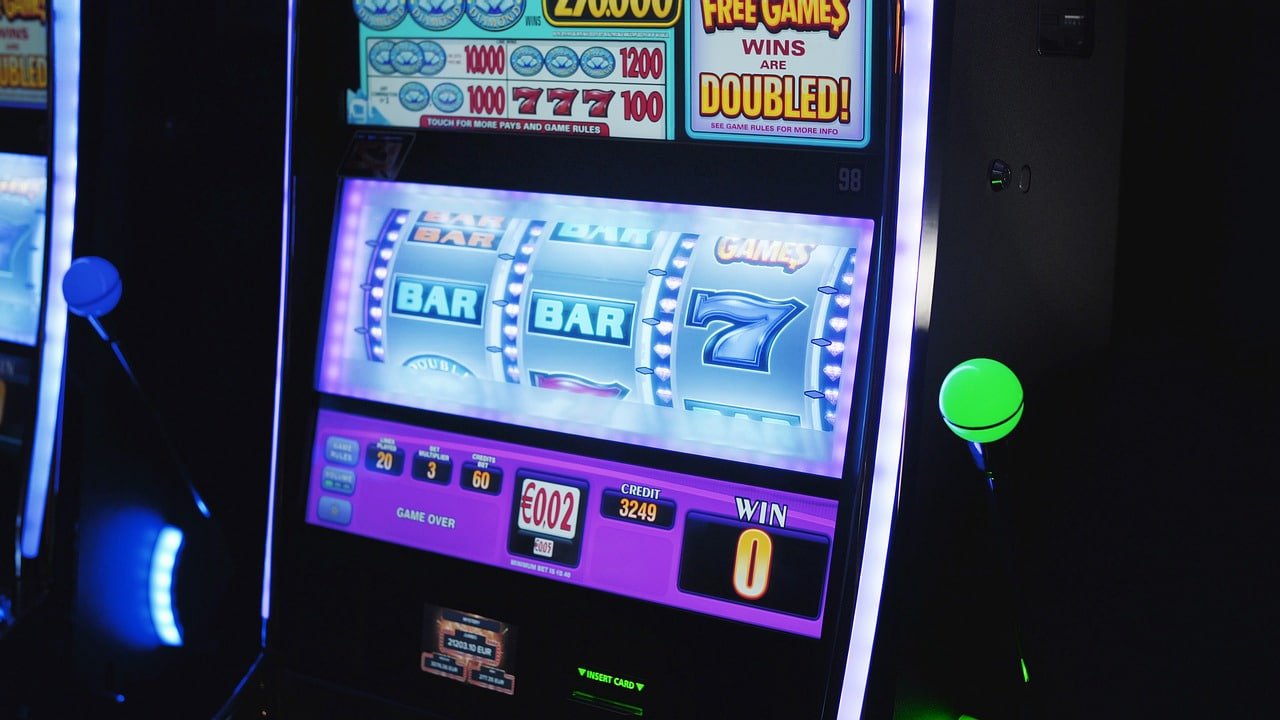 Live baccarat table streamed to a mobile phone on 11phdream